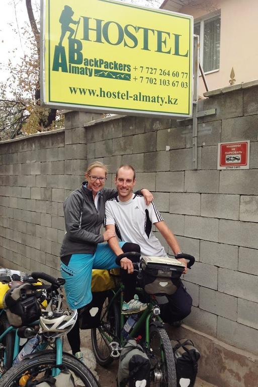 הוסטל Almaty Backpackers מראה חיצוני תמונה