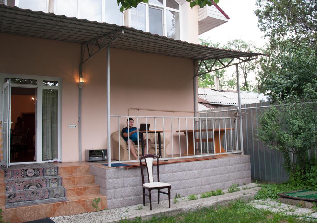 הוסטל Almaty Backpackers מראה חיצוני תמונה