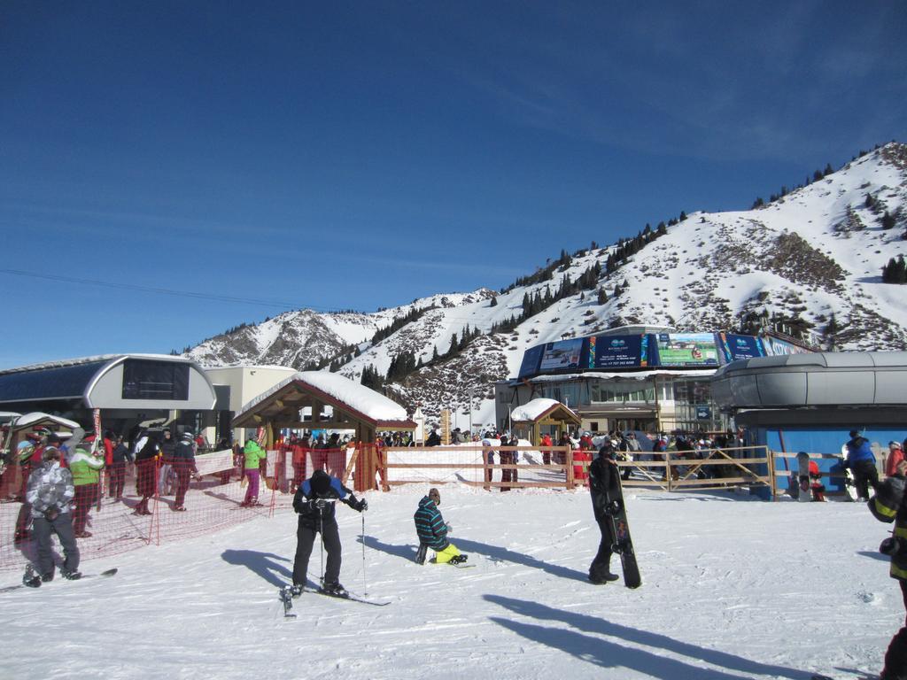 הוסטל Almaty Backpackers מראה חיצוני תמונה